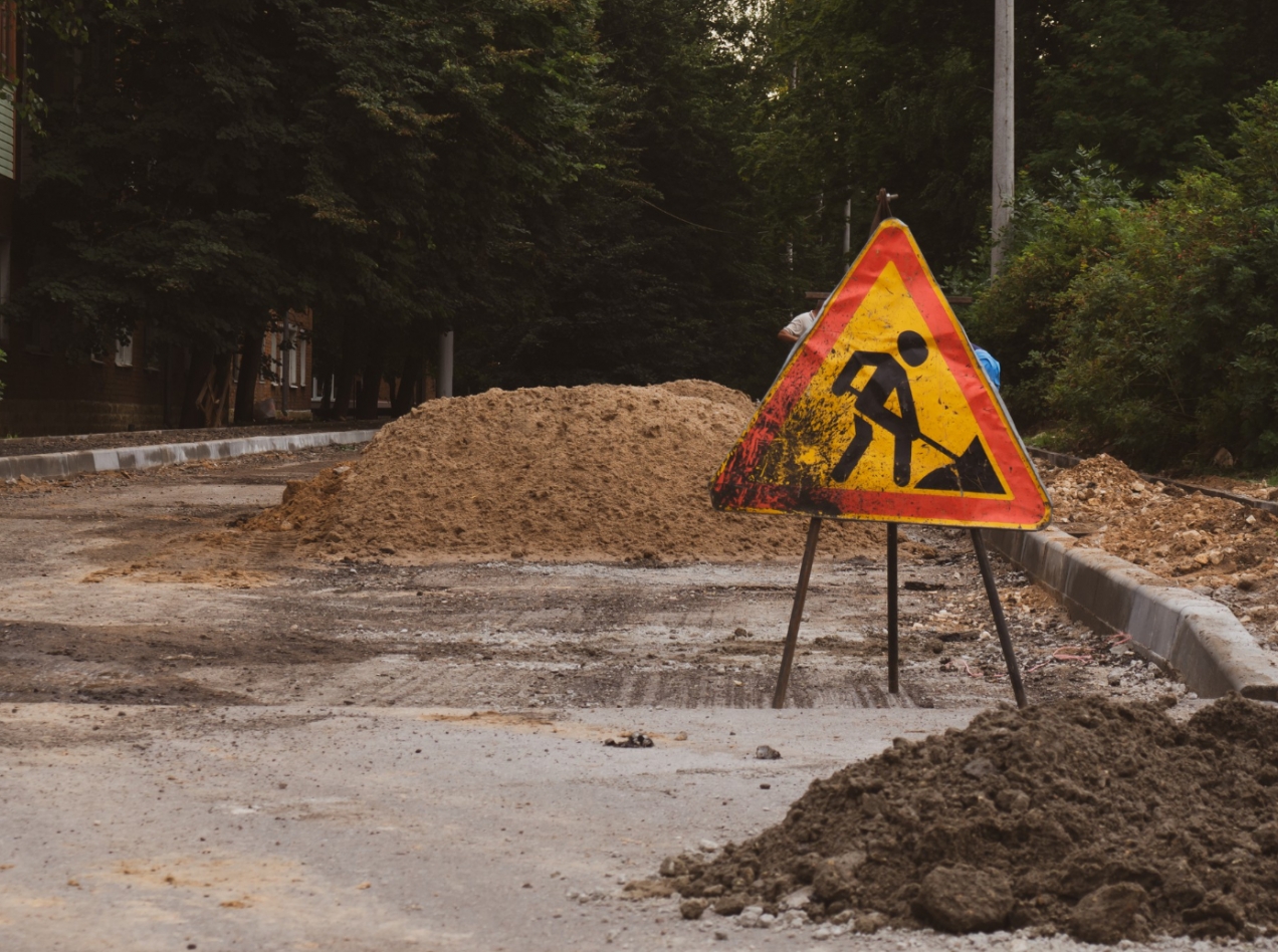 Tragiczna sytuacja na drogach powiatowych w Będzinie – ogromne wyrwy i doły na drogach