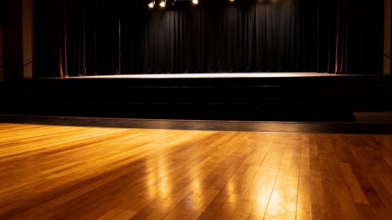 Teatr Międzypokoleniowy w Kopalni Kultury: Emocjonalne zmagania z trudnymi tematami