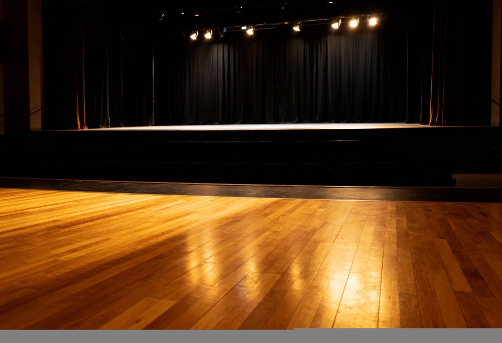 Teatr Międzypokoleniowy w Kopalni Kultury: Emocjonalne zmagania z trudnymi tematami