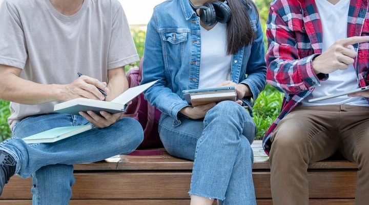 Młodzież z Będzina poznaje samorząd podczas wizyty w starostwie