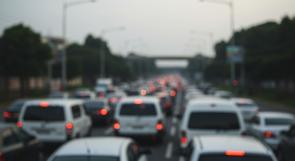 Pierwszy śnieg za nami, służby zimowe już na drogach!