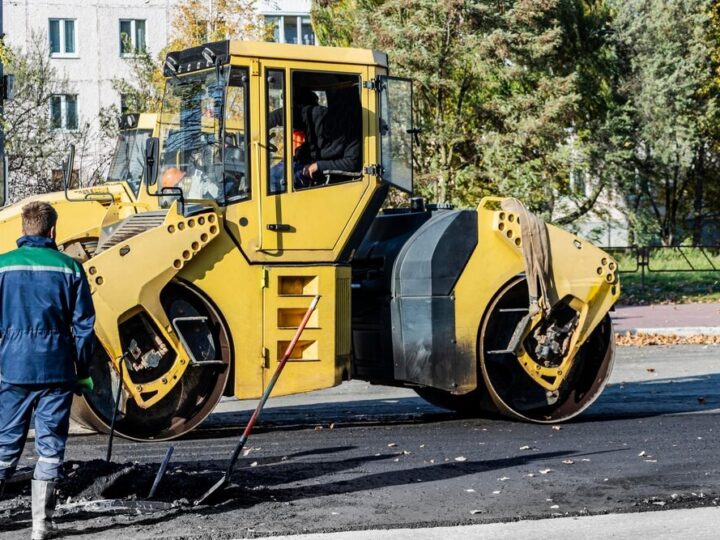 Zimowe utrzymanie dróg: obowiązki właścicieli i kluczowe informacje dla mieszkańców