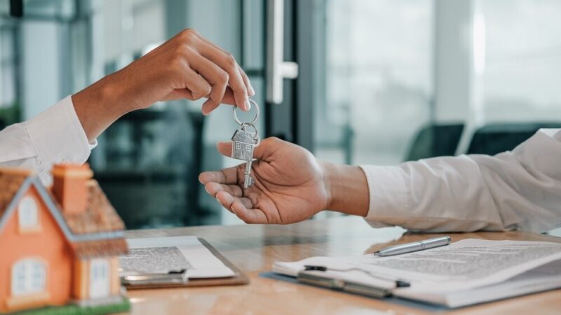 Pierwsze klucze do mieszkań w Sosnowcu wręczone przez SIM Zagłębie