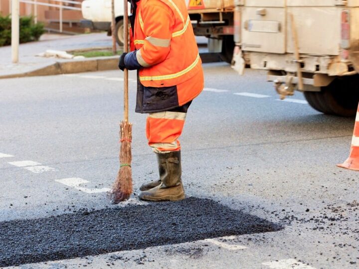 Nowoczesny sprzęt dla dróg powiatowych w Będzinie: krok w stronę większego bezpieczeństwa
