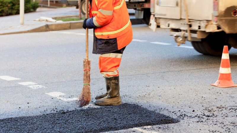Nowoczesny sprzęt dla dróg powiatowych w Będzinie: krok w stronę większego bezpieczeństwa