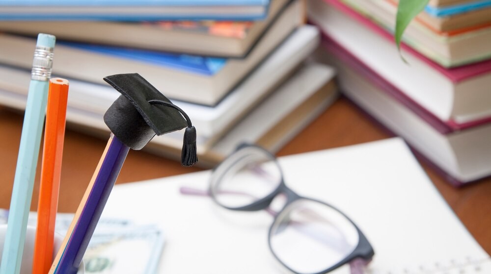 Magiczne warsztaty: dzieci tworzą świąteczne ozdoby w wypożyczalni