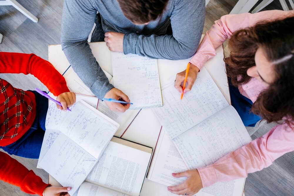 Młodzież z powiatu błyszczy w świątecznym konkursie językowym w Czeladzi