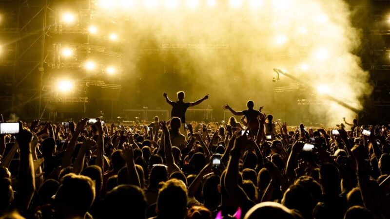 Kolędowanie w Bobrownikach: świąteczna magia i ekologiczne tradycje w sercu społeczności