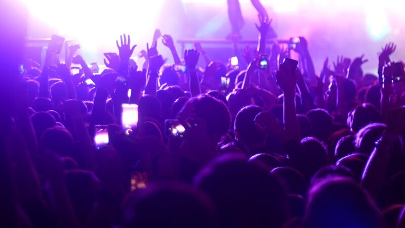 Świętuj Dzień Kobiet z muzyką i tańcem!