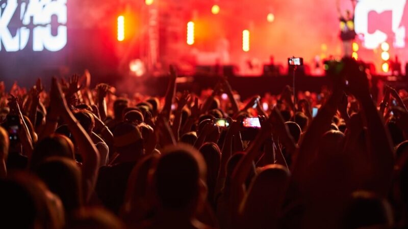 Kabaret Paranienormalni z programem „Ostre Cięcie” – niezapomniane chwile śmiechu 19 kwietnia w Czeladzi!