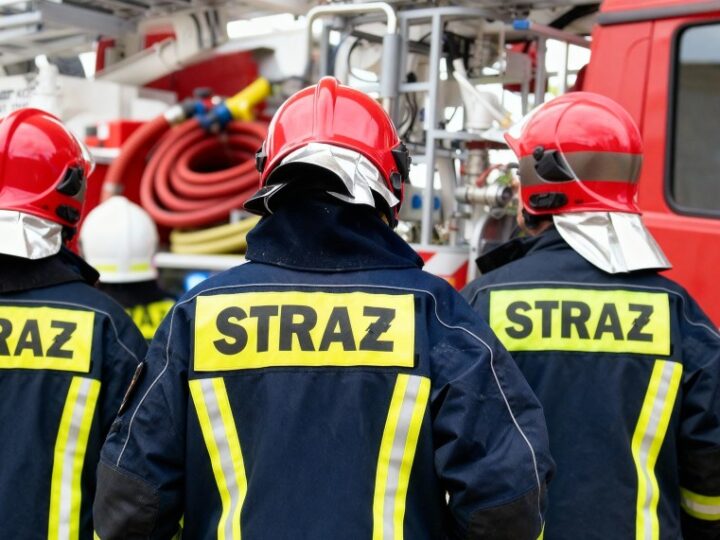 Trzy alarmowe akcje OSP Siewierz w jeden dzień: wybuch pieca i kolizje drogowe
