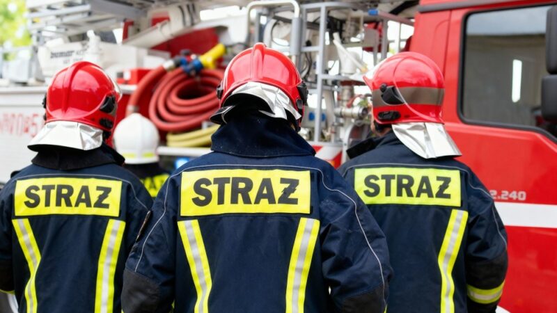 Trzy alarmowe akcje OSP Siewierz w jeden dzień: wybuch pieca i kolizje drogowe