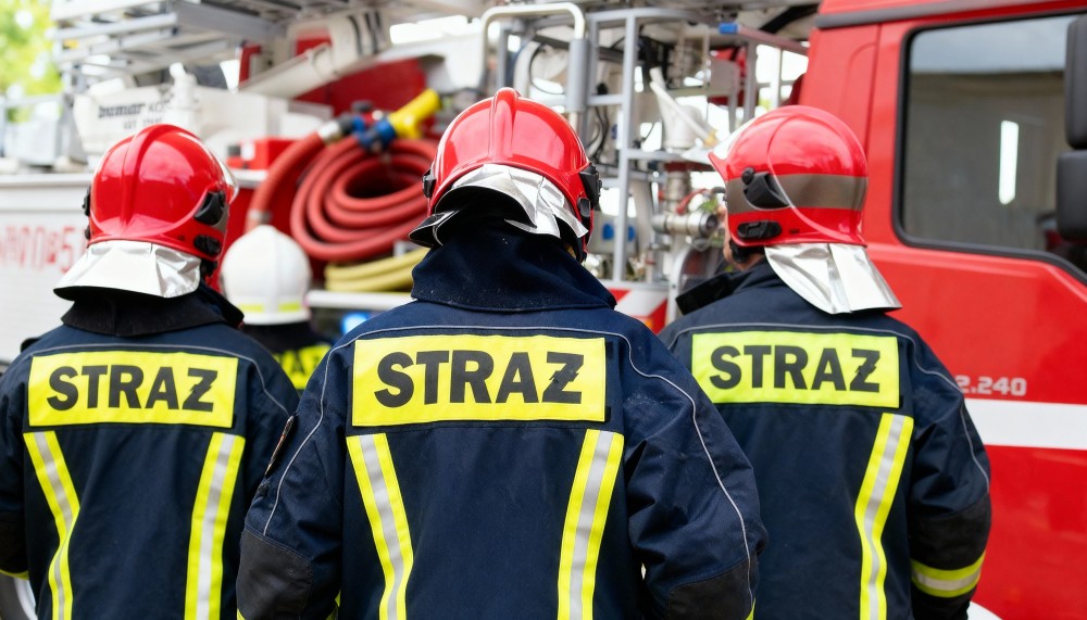 Trzy alarmowe akcje OSP Siewierz w jeden dzień: wybuch pieca i kolizje drogowe