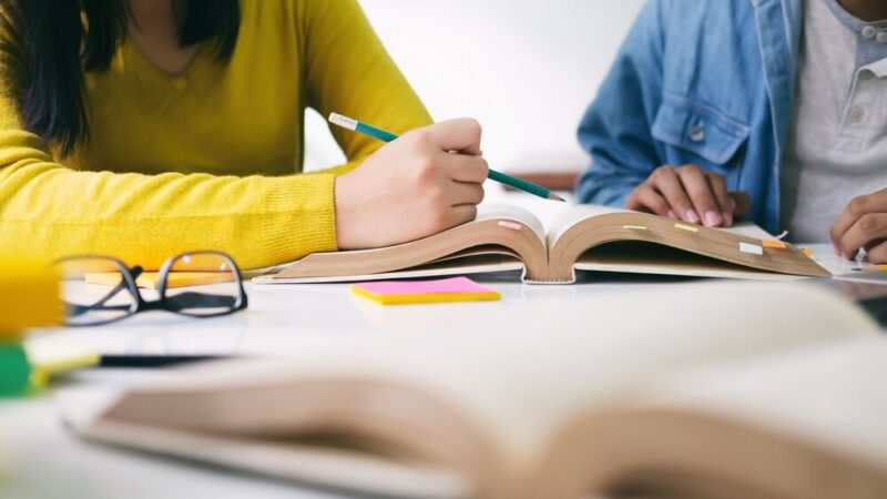 Wzruszające pożegnanie maturzystów w Czeladzi: nowy rozdział przed absolwentami