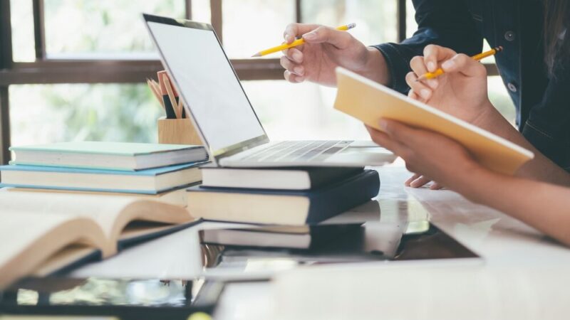 Literackie zmagania w Siewierzu: uczniowie odkrywają wiersze Łukasza Dębskiego