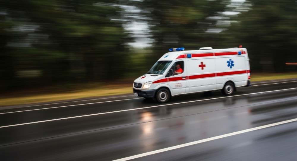 Czeladzcy policjanci uratowali nastolatków z płonącego samochodu