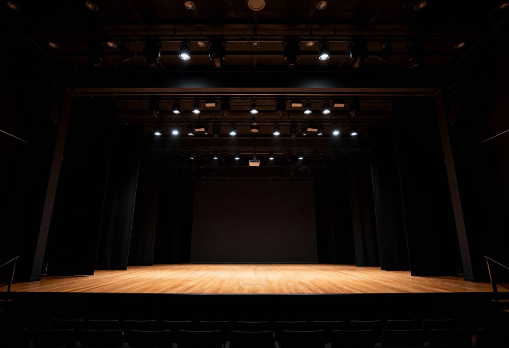 Seniorzy na teatralnej fali: Uśmiechy w Katowicach!
