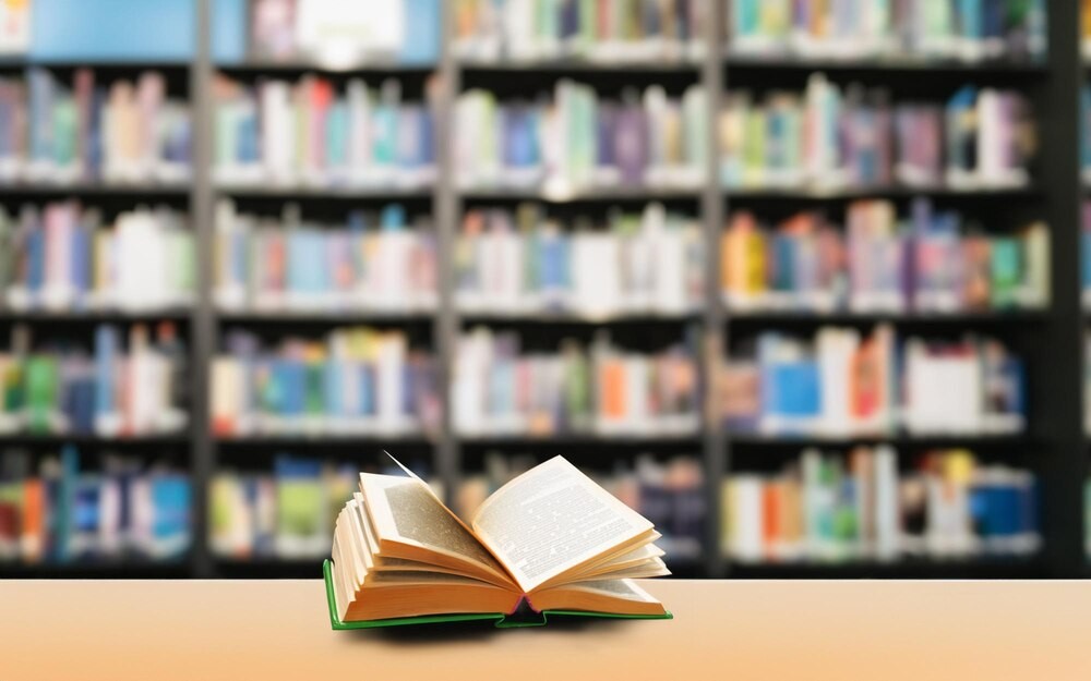 Smerfna noc pełna magii w bibliotece!